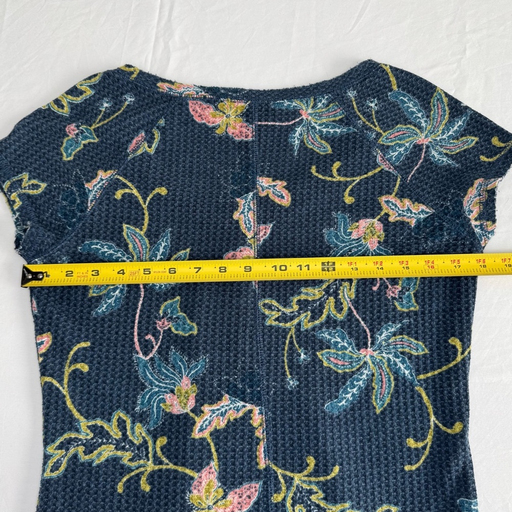 William Rast Blue Geneva Henley Top Floral Women’s Size Large - Picture 10 of 13